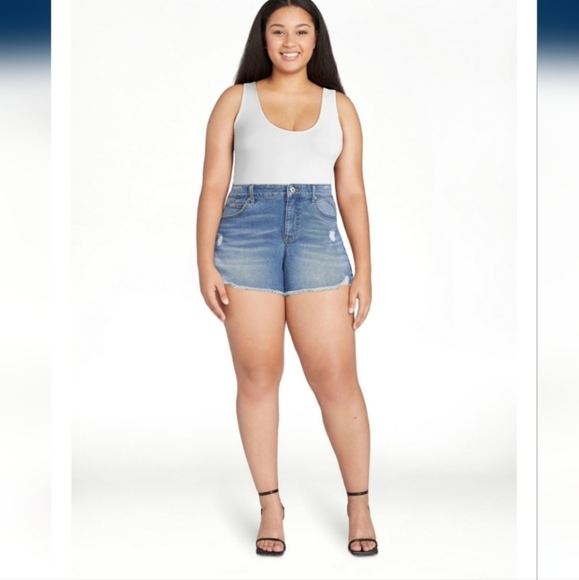 New Sofia Chi Hi-Rise Denim Shorts - Picture 8 of 8